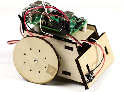 Windows 10 IoT Core on a Raspberry Pi 2 controlling a robot